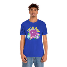 Load image into Gallery viewer, Field Day Smilie with Flowers! Unisex Jersey Short Sleeve Tee

