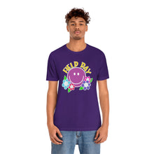 Load image into Gallery viewer, Field Day Smilie with Flowers! Unisex Jersey Short Sleeve Tee
